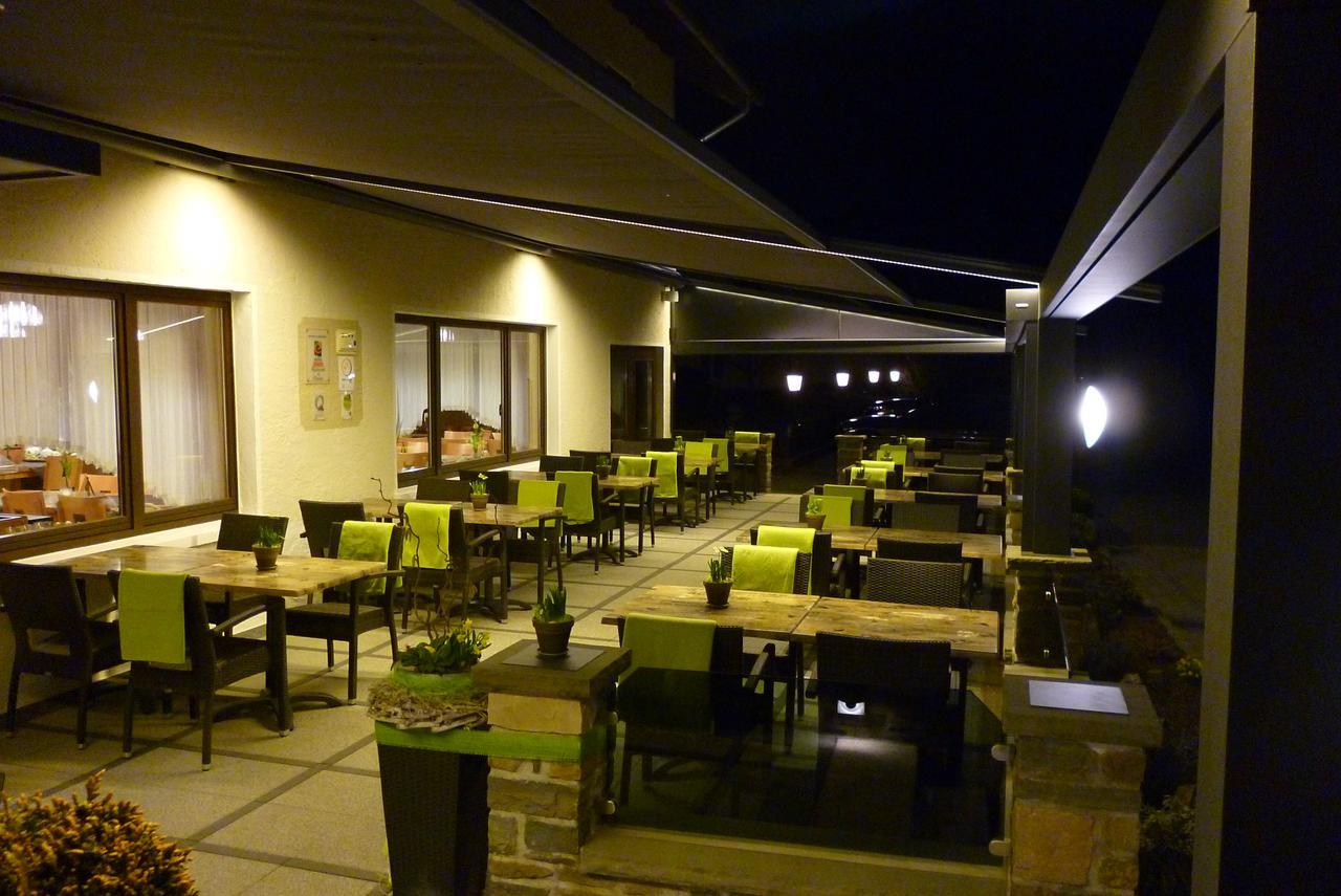 Restaurant - Pension Im Pfenn Irrhausen Exterior photo